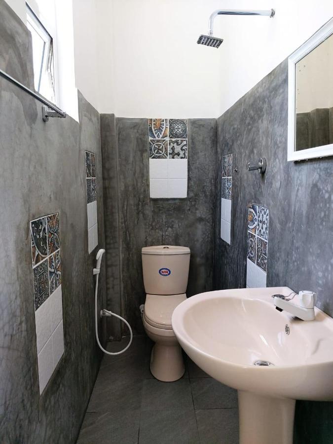 Anusha Apartment 15 Homestay Galle Bagian luar foto
